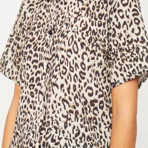 Pretty Little Thing Button Down Leapord Shirt Med - Picture 2 of 6